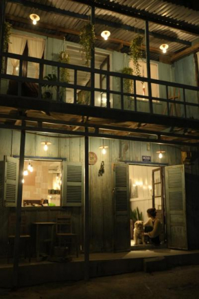 Lahom - Nhà Gỗ Nguyên Căn Gần Chợ Đêm